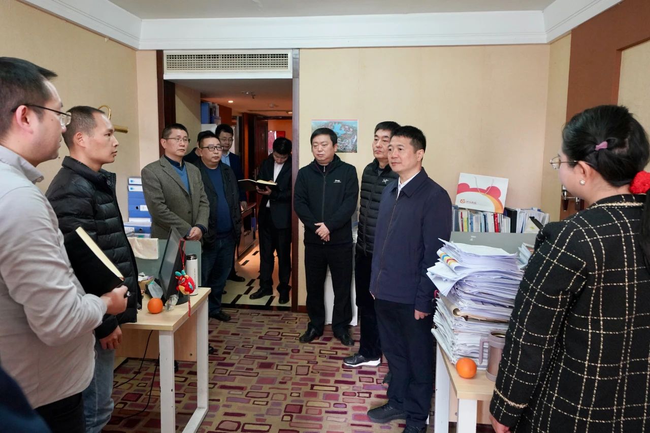 迎新春，鼓干劲，开新局！省尊龙凯时集团领导班子慰问总部干部员工