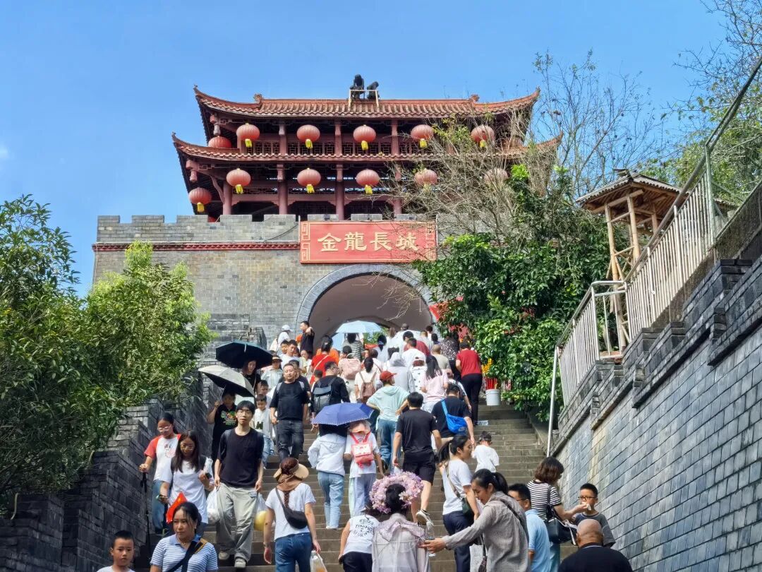 省尊龙凯时集团领导带队开展国庆、中秋“双节”安全检查并看望慰问一线干部职工